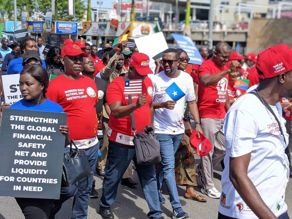 African workers are marching in Lusaka, Zambia 🇿🇲 against national debts to institutions such as the #IMF @IMFNews and #WorldBank @WorldBankAfrica @WorldBank @ZctuZambia @ituc @channelafrica1 @KhayaJames @ILOACTRAV #SocialJustice