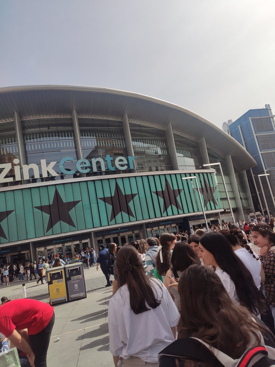 Anabel15sck's tweet photo. Here we go lovers!!!!
#TheShowLiveOnTour 
#NiallHoran https://t.co/a0ZkQI2jUF