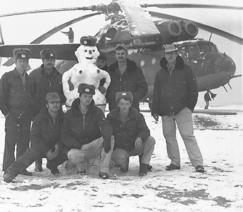 Crew of the Soviet Mi-6 'Hook' heavy cargo helicopter in winter.