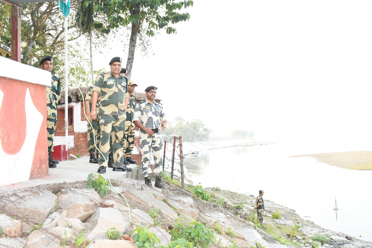 Sh Dinesh Kumar Yadav, IG #BSF Guwahati Ftr visited BOPs under Dhubri Sector, interacted with field commanders, reviewed current security scenario and operational preparedness on Indo-BD international border #FirstLineOfDefence