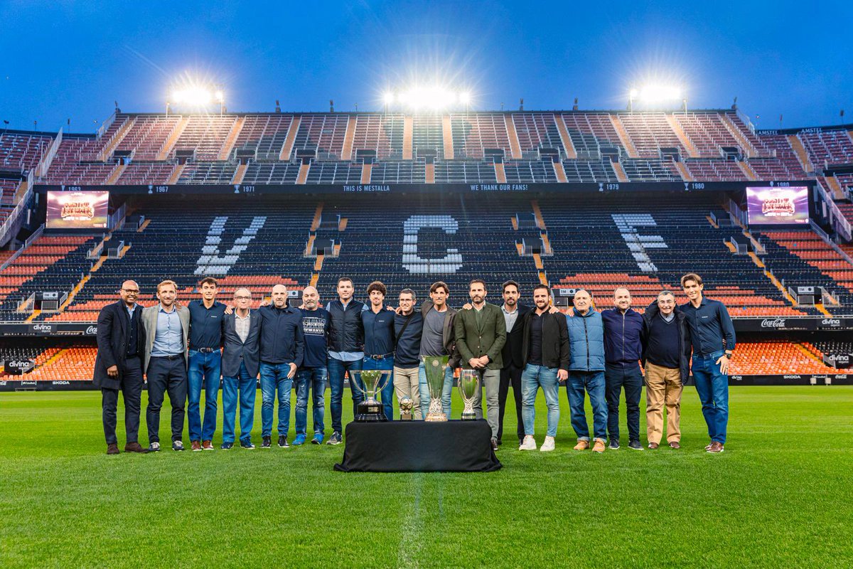 Hace unos días estuvimos en la presentación del “Partido del triplete” organizado por el @valenciacf Partido que se disputará entre leyendas de La Liga y @afefutbol ⚽️❤️