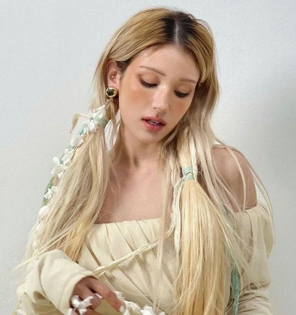 saemidesnatada's tweet photo. ㅤㅤㅤㅤㅤㅤ  
                     𝐓𝐨𝐝𝐚𝐲 𝐢𝐬 𝐭𝐡𝐞 𝐝𝐚𝐲...

    𝑴𝒚 𝒃𝒖𝒏𝒏𝒚 𝒉𝒂𝒔 𝒔𝒐𝒎𝒆𝒕𝒉𝒊𝒏𝒈 𝒕𝒐 𝒔𝒂𝒚!🐰🧡💙

                  #GazapitoReveal https://t.co/UGFVcYkIYg
