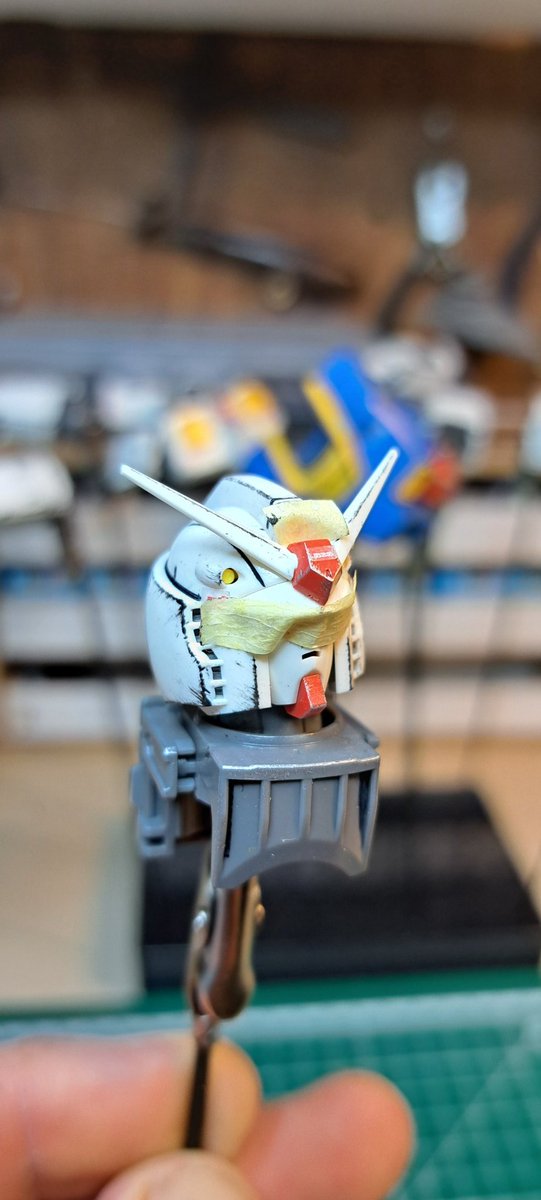 Grunsto's tweet image. Franchement je trouve que je me suis gavé sur la tête ! Les micro stickers bien poser et le petit #DryBrush qui accentue juste les contour comme y faut bien éraflé ou y faut.
Super fier du rendu la. Ca fait du bien 
#Gunpla #Gundam