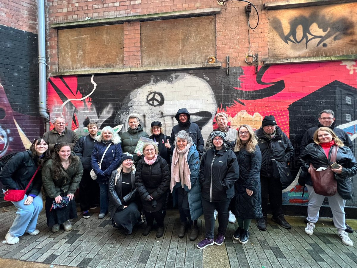 Despite the weather at times 🌧️ 💨 great crew for the History of Punk Walking Tour with Dolores this afternoon <a href="/ImagineBelfast/">¡MAGINE!</a> #imaginefestivalbelfast