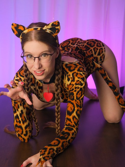 RAWR! Let's play together! 🧶 Go to my link in bio 🐈🐾 https://t.co/tKuOXwlQET