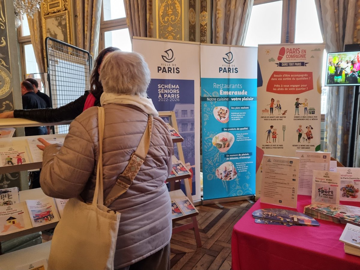 L'Hôtel de Ville a ouvert ses portes aux Parisiennes et Parisiens pour célébrer dix années de transformation de Paris ! Avec Anne Hidalgo, nous sommes engagés pour faire de Paris une ville toujours plus accueillante, en particulier envers nos aînés !