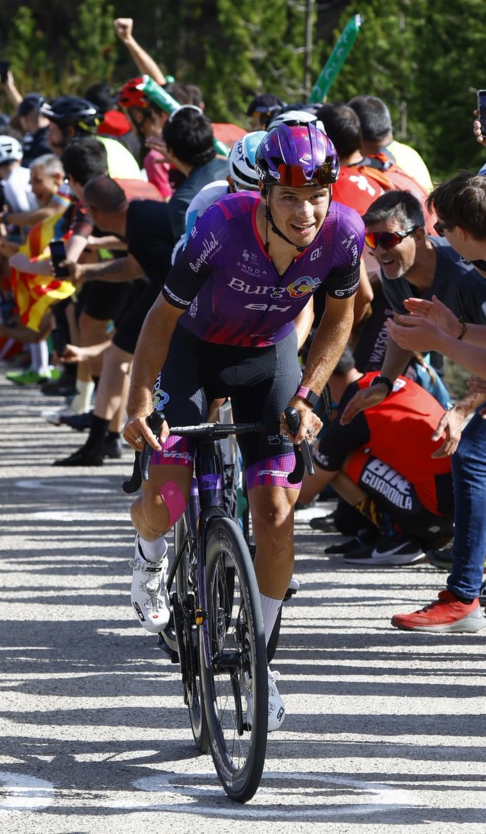 #VoltaCatalunya103 🇪🇸 En su debut tuvo que sufrir para poder terminar la carrera 😅 Un año después llegará a Montjuic entre los 20 primeros de la carrera 🤩 📷 @SprintCycling