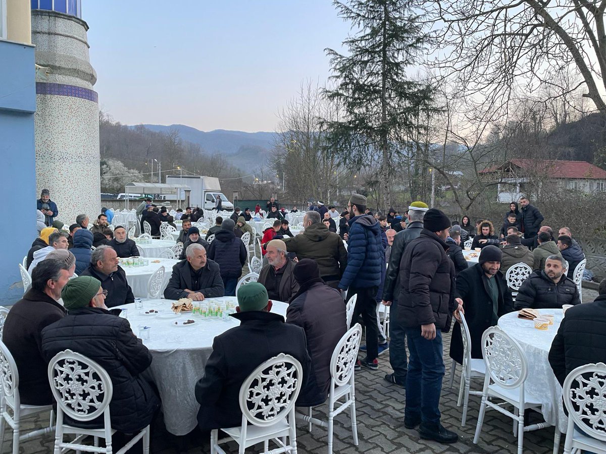 📍Gönülden Gönüle İftar Sofrası  
İlçe Başkanımız Ömer BARİK ve Cumhuriyet İrtifakı MeclisÜyesi Adyalarımızİle birlikteSofranız soframızdır diyerekDeğirmendere Mahallemizde iftar sofrasında mahallesakinlerimiz ile bir aradayız. 
Ramazan ayımızın bereketi ve birliği daim olsun. 🙏
