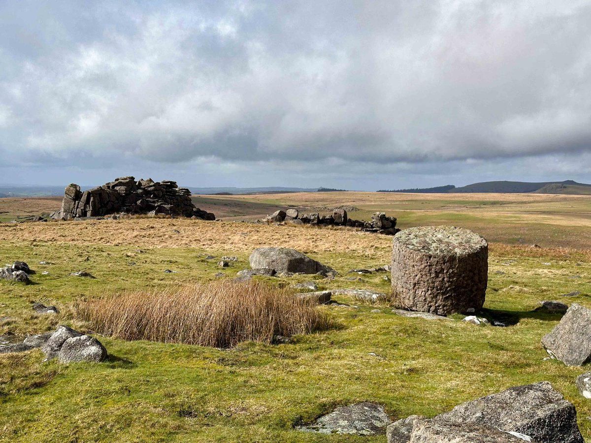 The flagpole base originally destined for Devonport - abandoned in the early 1800s. Little Trowlesworthy Tor in the background #dartmoor