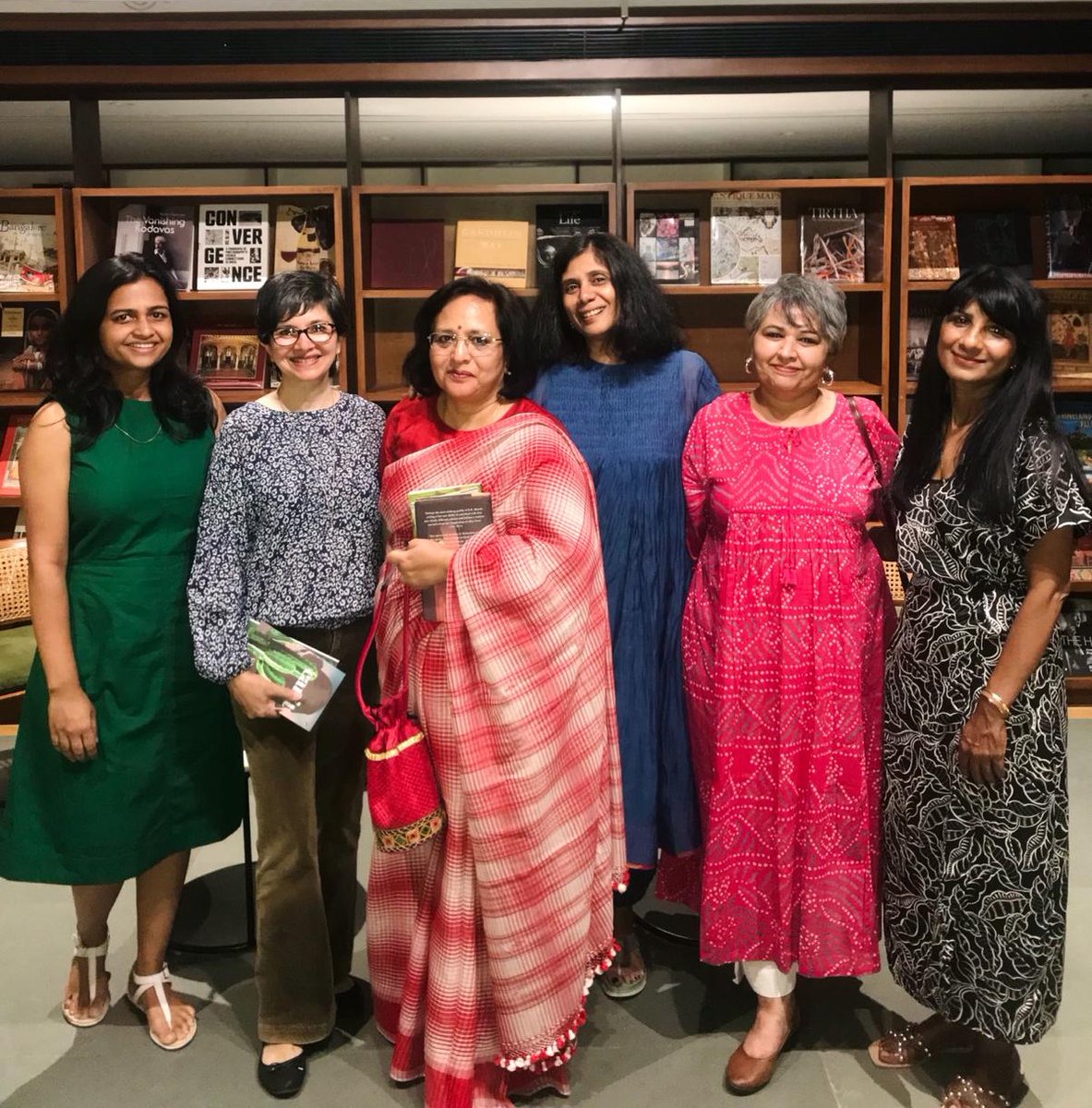 Shinie Antony (@shinieantony) on Twitter photo Femme fatales in ancient tales - moderated by the magical <a href="/maniraopoem/">Mani Rao</a>
<a href="/krmeera1/">K.R.Meera</a> <a href="/madhavism/">Madhavi Mahadevan</a> <a href="/ajithags/">Ajitha GS</a> <a href="/prajhegde/">Prajwal Hegde</a> <a href="/monikkamon/">Monika Monalisa</a> <a href="/DiptiDaveNair/">Dipti D</a> #JahnaviBarua #ReenaPuri #JayapriyaVasudevan Femme fatales in ancient tales - moderated by the magical <a href="/maniraopoem/">Mani Rao</a>
<a href="/krmeera1/">K.R.Meera</a> <a href="/madhavism/">Madhavi Mahadevan</a> <a href="/ajithags/">Ajitha GS</a> <a href="/prajhegde/">Prajwal Hegde</a> <a href="/monikkamon/">Monika Monalisa</a> <a href="/DiptiDaveNair/">Dipti D</a> #JahnaviBarua #ReenaPuri #JayapriyaVasudevan