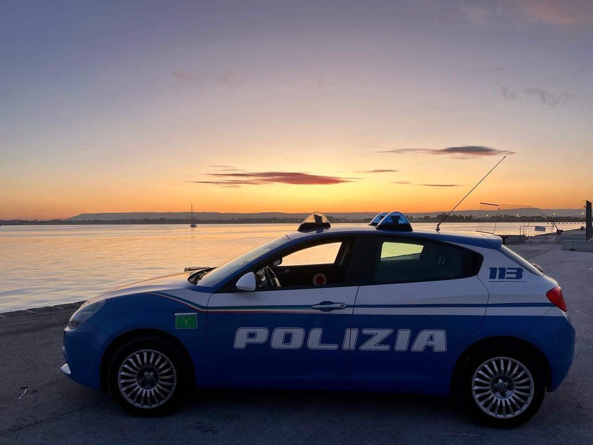 Buona serata dalla Polizia di frontiera in servizio di controllo nelle aree portuali
#essercisempre 
#23Marzo