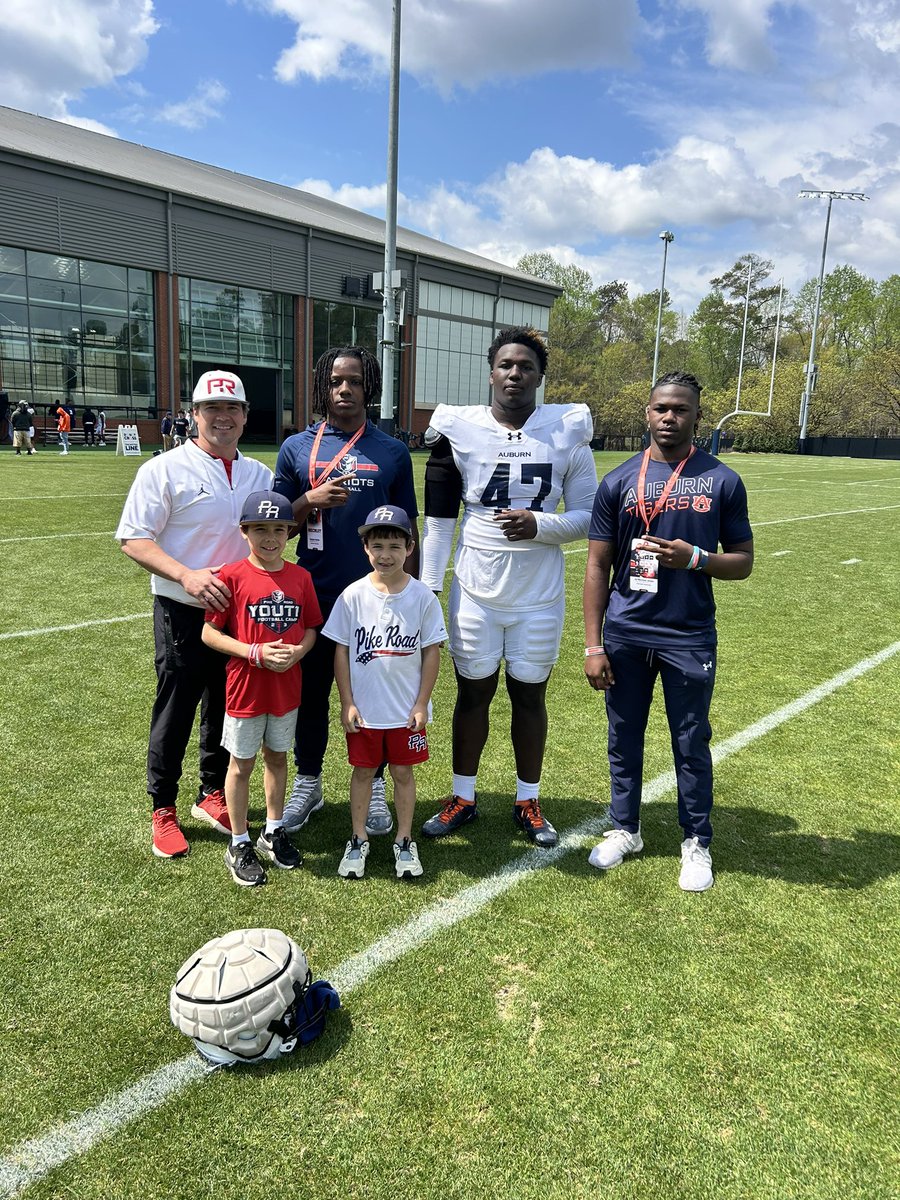 @AuburnFootball has 🐕on campus today. @pikeroadFB @MikeJones__21 @B__Law5 in the 🏠to 👀@MalikBlocton do his thing! @ColePinkston @AHSAAUpdates @PrepsAlabama00 @AL_Recruiting