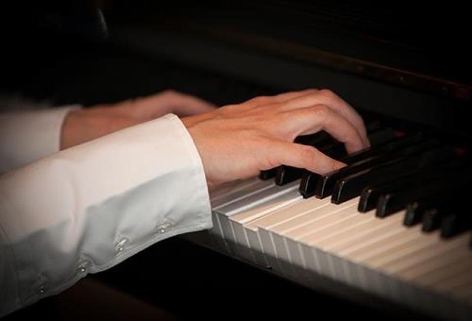 Please consider sponsoring 1 of the 88 keys on our new Kawai baby grand for <a href="/rockwellcollege/">Rockwell College</a> and <a href="/RCMusicacademy/">Rockwell Music Academy</a> 🎹 available to purchase at the following link- eventbrite.co.uk/e/in-the-spotl… #schoolfundraiser #musiced