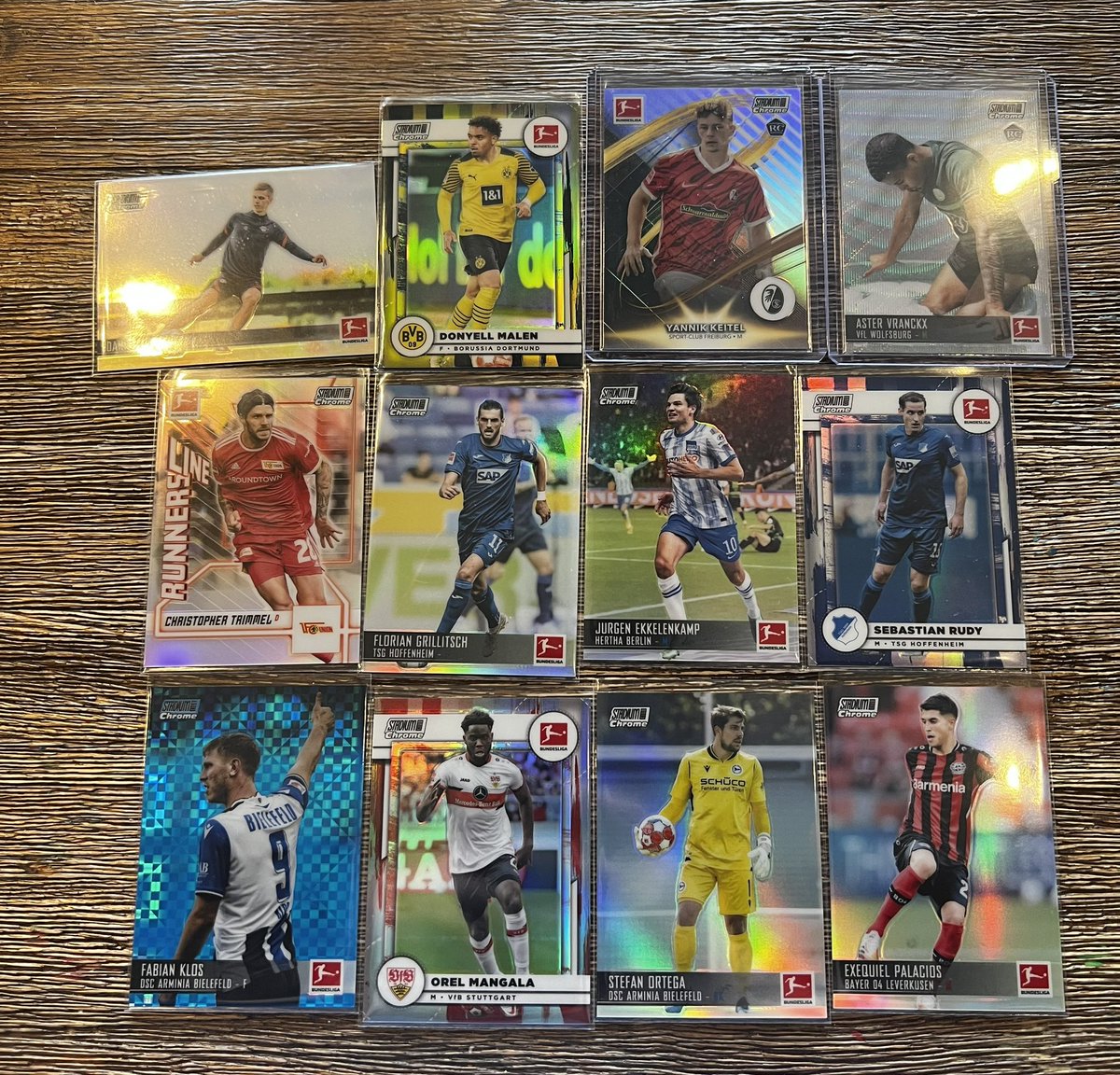 Stopped at a card shop in SLC while there for March Madness. Find tight, so went with 2021-22 Stadim Club Bundesliga for $50. Not a bad box overall and one of my favorite hobby box rips ever 🔥