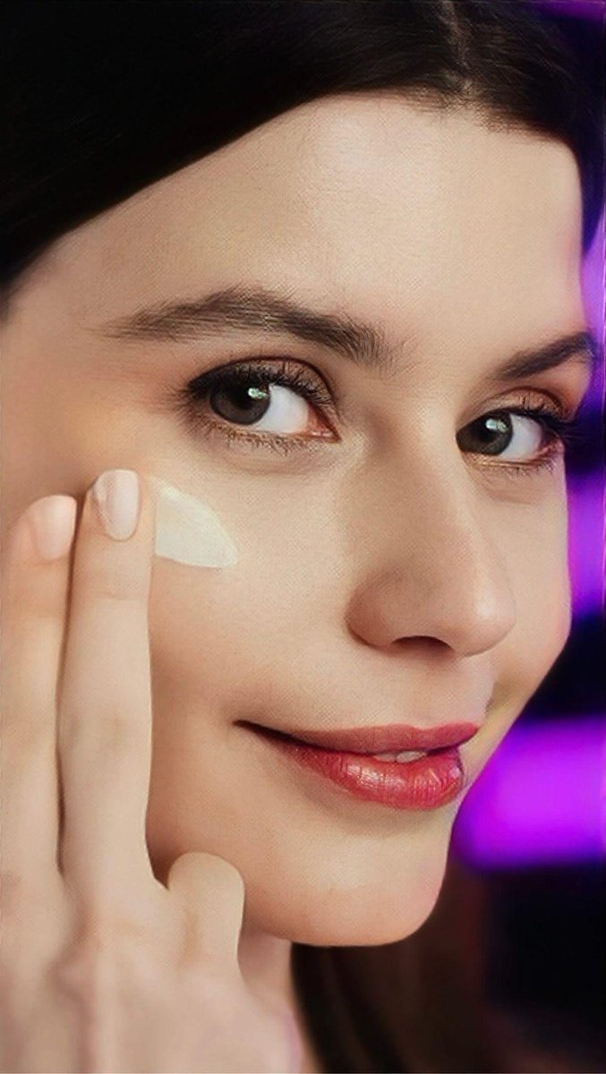 ما قدرت اتخطى جمالها بالاعلان ماشاء الله بشرتها كانها بودرة اطفال 🥹🤍
#berensaat❤️