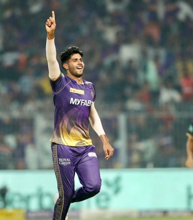 ihutaib's tweet photo. YOU DID NOT JUST TAKE THAT CATCH, SUYASHHH! 🤯🤯🤯

5 RUNS, 1 DELIVERYYYY.
#KKRvsSRH #IPL2024live #KKRHaiTaiyaar https://t.co/qeg1MzB5ud