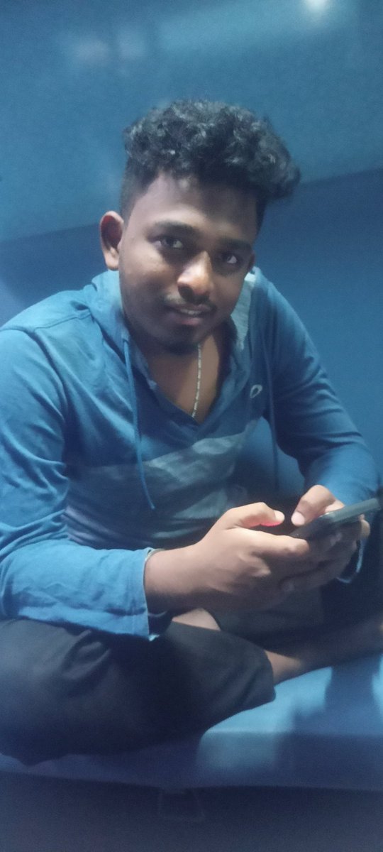 Yaswanth1506's tweet photo. I am fascinated by seeing this
One of the #vvip son is travelling in the sleeper class with his friends
Kudos to your simplicity sir
#higherofficials
@SCRailwayIndia https://t.co/iNSIq3qLKT