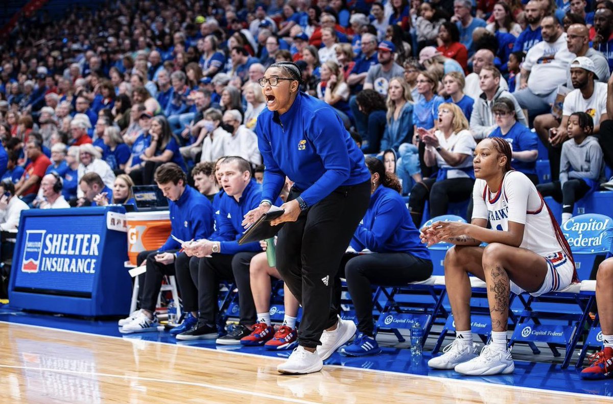 Help me spread some good energy and love to @mwebb_22! She’s 29 today and playing in the 2024 NCAA TOURNEY in Los Angeles. Happy Birthday, baby girl! 💙🏁