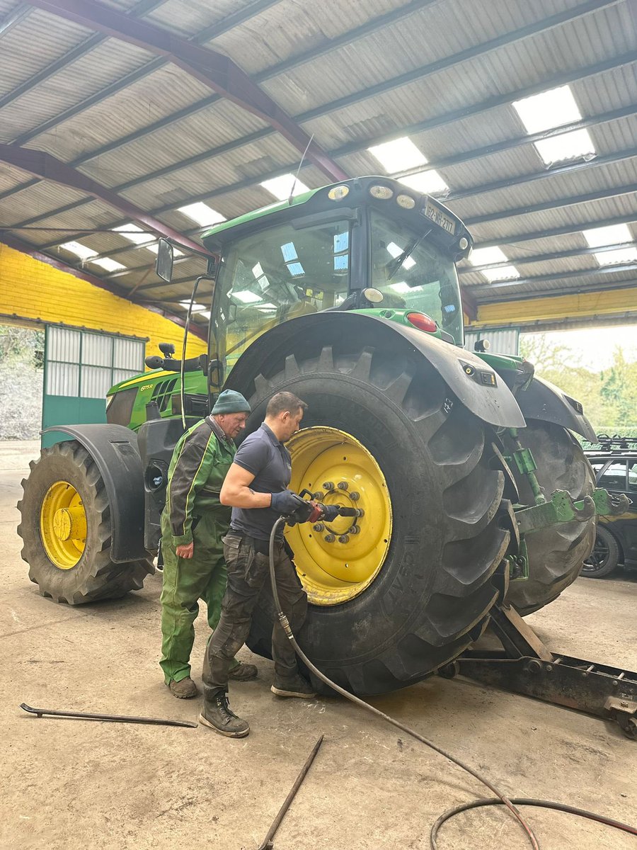 Thanks to Blackbull Agri for their continued business Full set of Ceat Farmax tyres 7year warranty Unbeatable prices No complaints Happy Farmers 🚜💪🏼 @CEATtyres #johndeere #tractor #newtyres #irishfarming #farmers #farming #