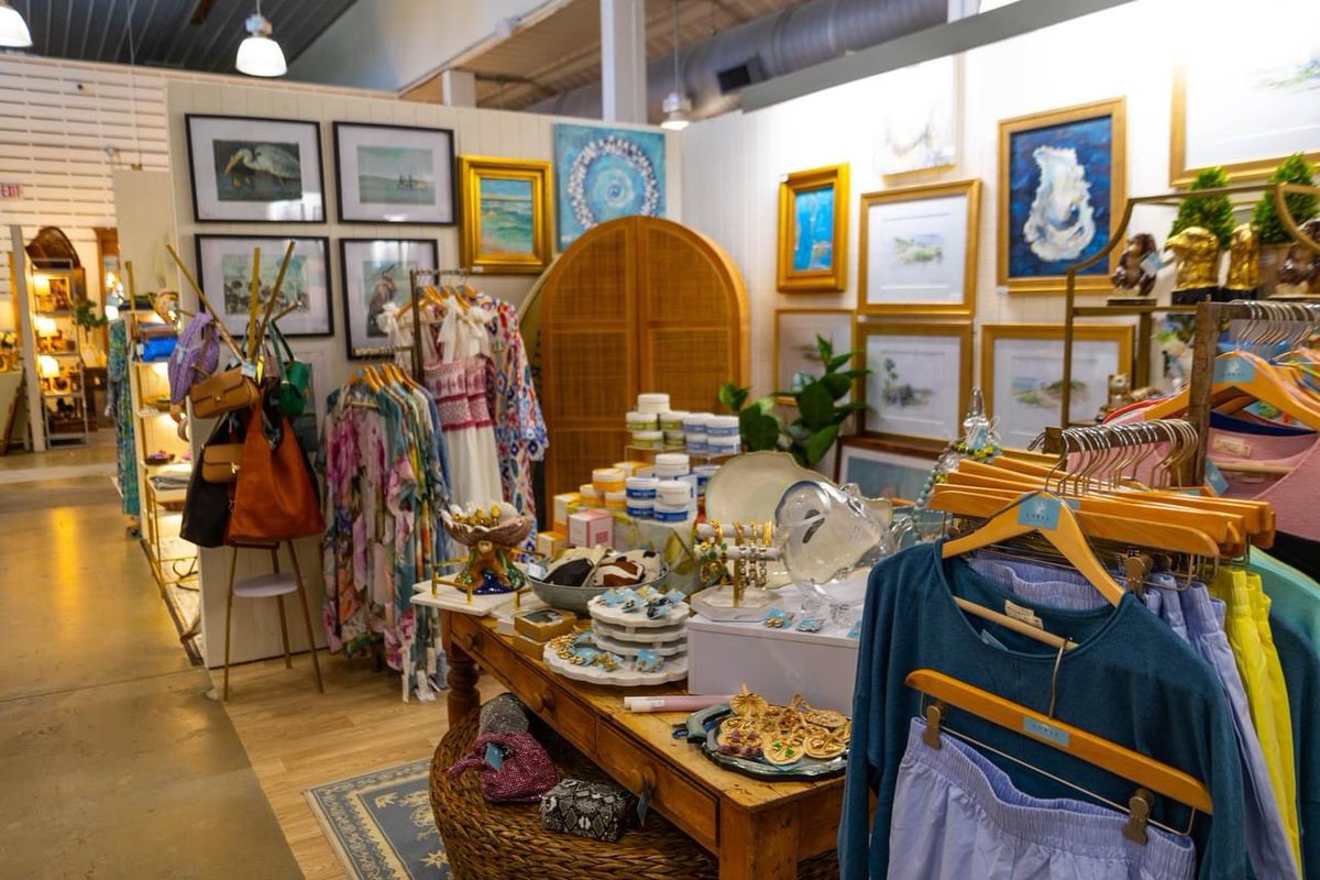 Grand Opening: Modern Manor - Mount Pleasant, SC's newest boutique market with over 30 vendors - Charleston Daily - bit.ly/4a3bsmd

#MountPleasantSC #MountPleasant #GrandOpening #CharlestonShopping #CharlestonFashion #aroundcharleston