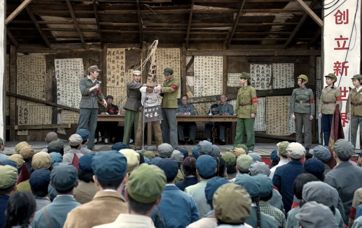 The opening scene of #3BodyProblem  -- the new Netflix sci fi banger is too close for comfort.  A scientist committed to truth is dragged before a baying mob and beaten to death for not telling the Communist Party's lies.  
#greatbarringtondeclaration @jeffreyatucker…