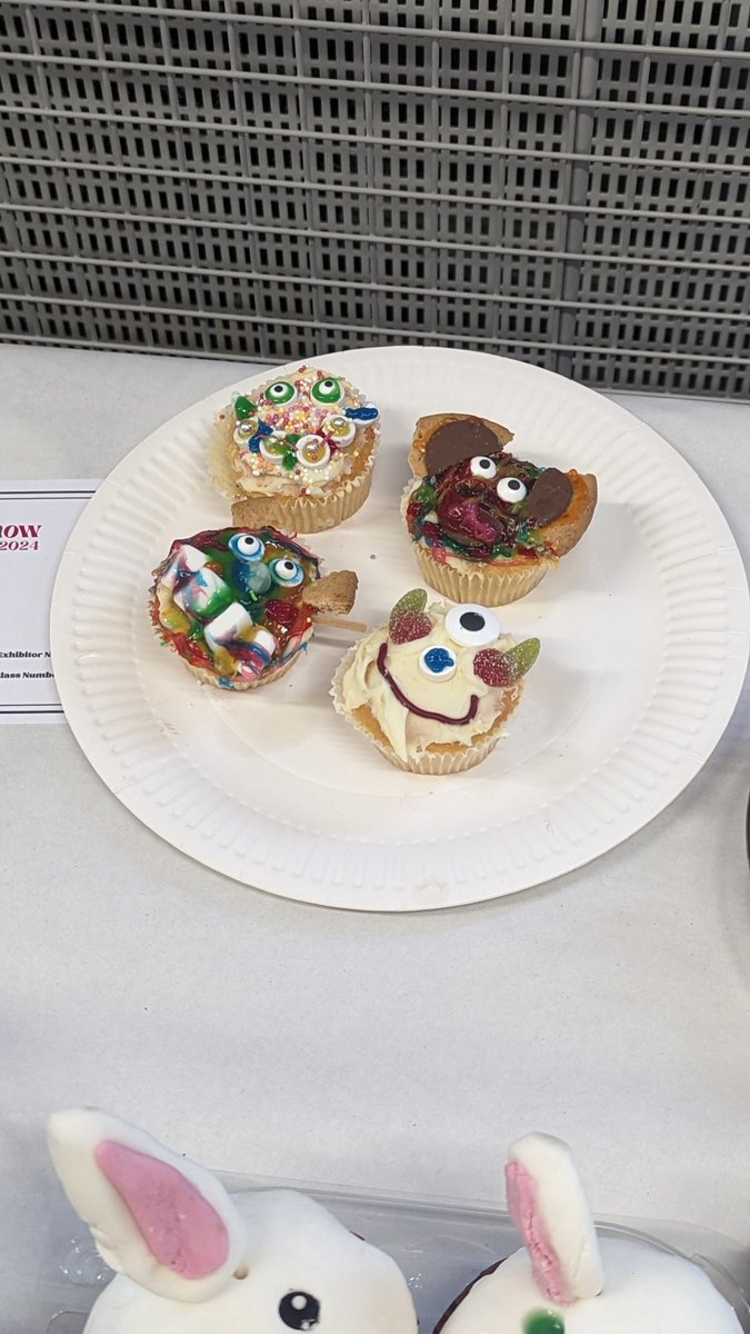 radoflow's tweet image. nie mieliśmy czasu żeby wziąć udział. Nie doczekaliśmy także rozdania pucharów, ale i tak było fajnie. 😁
Kto wie, może rzeczywiście zgłoszę się w przyszłym roku z jakąś marchewą czy coś. 😜
#StardewValley #SpringShow2024