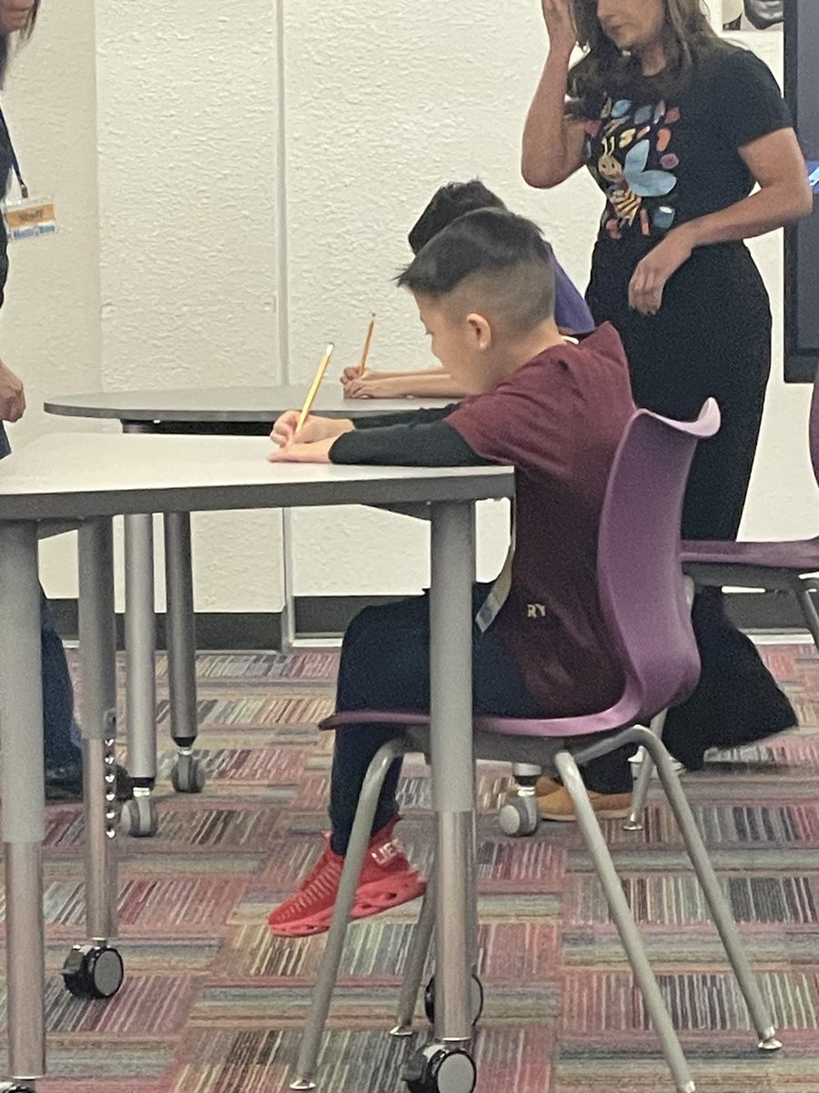Greg_M_Hatch's tweet image. All the way to the elimination round! Great job Christopher!  Top 5 🐝🐝 Proud of you ☀️ #TeamSISD #MathBee