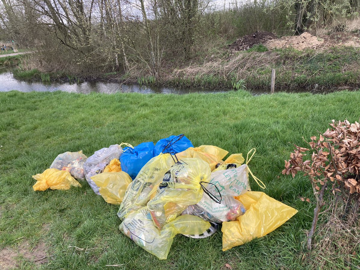 In <a href="/Westervoort/">gemeente Westervoort</a> liep <a href="/AMJArnhem/">AMJ Arnhem</a> vanochtend met ons mee vanaf <a href="/JumboSupermarkt/">Jumbo Supermarkten</a> Broeklanden voor de Landelijke Opschoondag. Er waren veel andere wijkteams bezig om de buurt schoon te wandelen. Vanuit <a href="/GemeenteDuiven/">Gemeente Duiven</a> liepen andere groepen ook naar het Horsterpark. Een mooie actie!