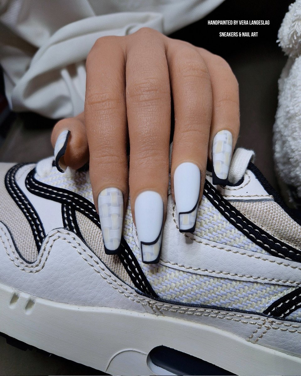 Nike Air Max 1 '86 'World make Korea'
#snkrsday #nikeairmax1 #Nike #nails #sneakersandnails #sneakerhead