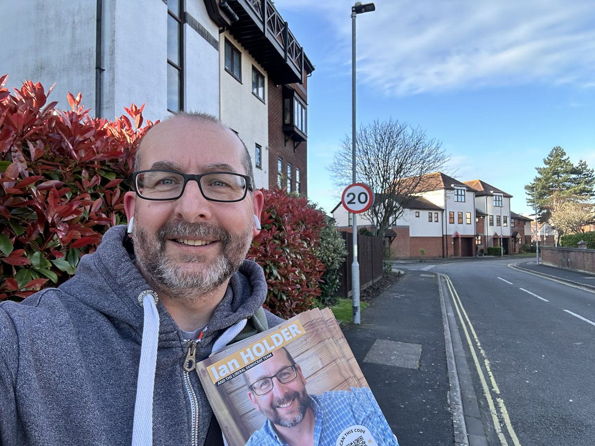 Out and about in Old Portsmouth, delivering ahead of the local elections in May. Thank you to all the deliverers and @Chris_AttwellLD & @MarkJefferyLD for helping across the ward. #LibDems