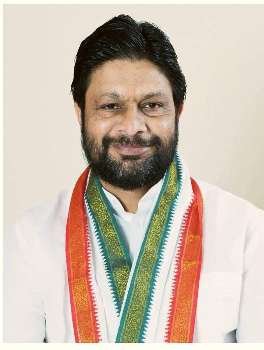 राष्ट्रीय अध्यक्ष श्री <a href="/kharge/">Mallikarjun Kharge</a> जी  श्रीमती सोनिया गांधी जी श्री <a href="/RahulGandhi/">Rahul Gandhi</a> जी श्रीमती <a href="/priyankagandhi/">Priyanka Gandhi Vadra</a> जी के द्वारा पूर्व केंद्रीय मंत्री श्री प्रदीप जैन आदित्य जी को झांसी ललितपुर लोकसभा प्रत्याशी बनाए जाने पर बहुत-बहुत आभार...