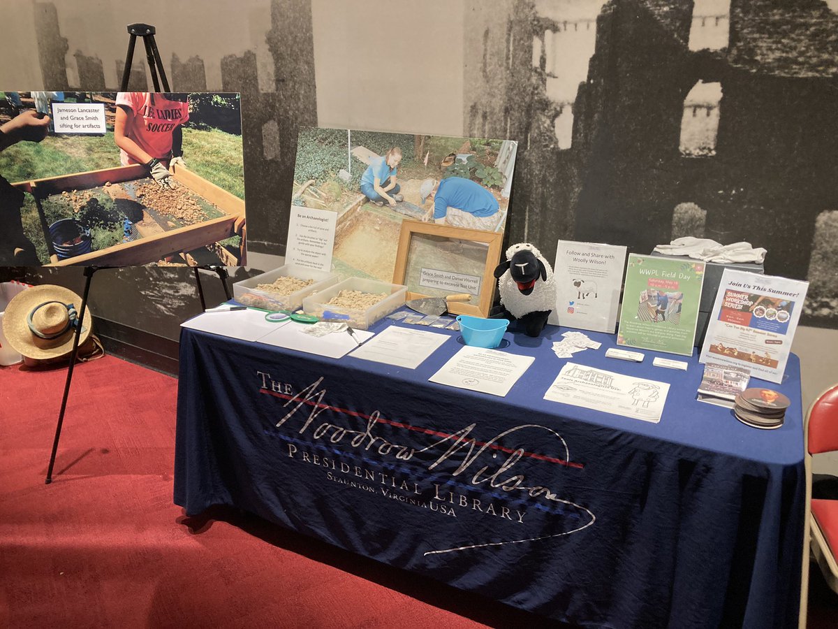 We’re here at the @vmcw_newmarket celebrating their History Day? Come on out and see their museum, and stop by and try your hand at digging and analyzing artifacts and see actual items from previous digs at our site!

#MuseumsTogether #archaeology #museummascot #HandsOnHistory