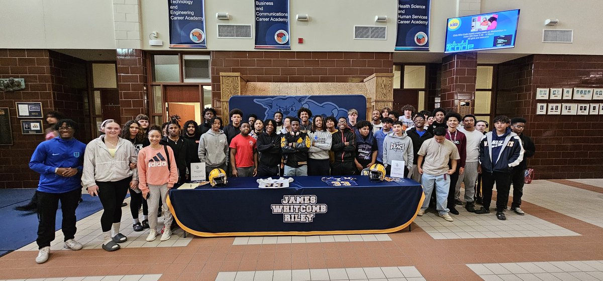 SBRileyhigh's tweet photo. Congratulations to @RileyTrackField &amp; @RileyWildcatFB standout Robert Nabieu on signing his letter of intent to continue his academic &amp; athletic career at Marian University @MarianUFootball #GoWildcats https://t.co/PWppjUNC0a