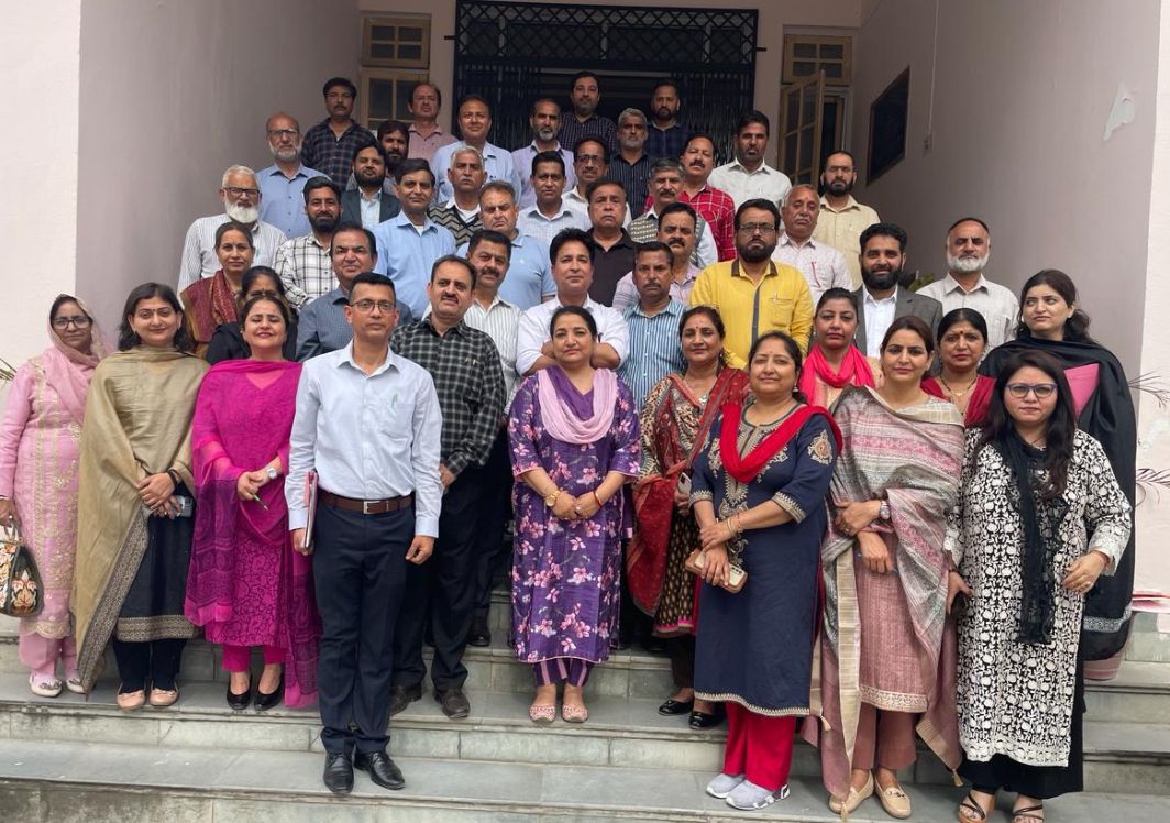 🎓 JKSCERT, Divisional Office Jammu, wraps up a dynamic 4-day CBP for Headmasters, boosting their capacity and skills to lead schools effectively. Kudos to all involved in shaping a brighter educational future! #Education #Empowerment #JKSCERT #Headmasters #CBP