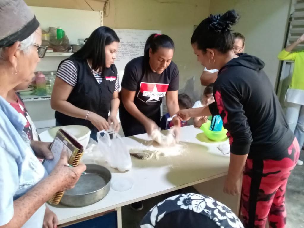 En <a href="/TupamaroMRT_/">Movimiento Revolucionario TUPAMARO Vzla.</a> Se sigue Impulsando la producción a través del emprendimiento en Comunidades

La Secretaria Femenina junto al Mov. Micaela Bastida realizó Compartir de saberes y experiencia en consejos comunales del Mpio. <a href="/SucreMunMRT/">SucreMunMRT</a>
Edo. <a href="/Sucre_MRT/">Sucre_MRT</a>
#HaciaUnPróspero2030