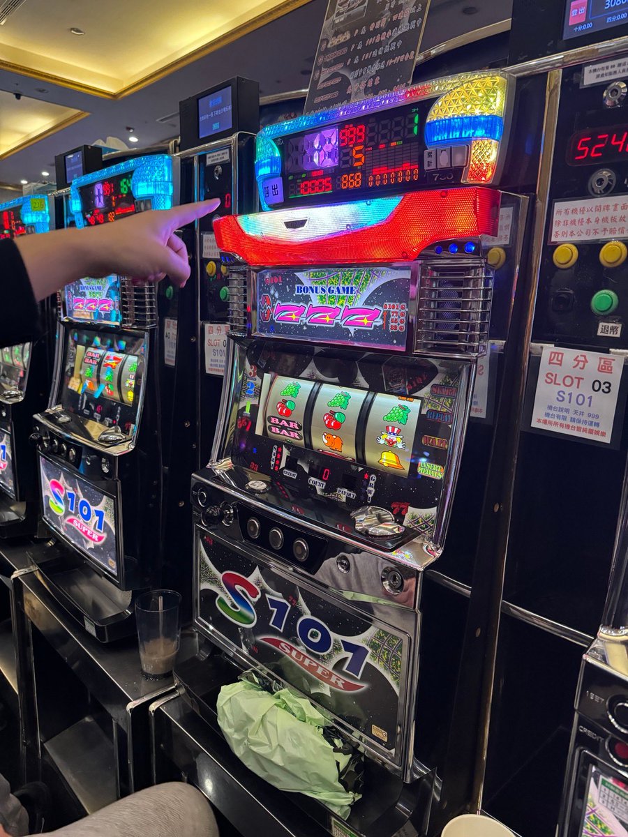 yaburyu_'s tweet photo. 台湾はよかった！
ポーカー全然！
スロット万枚２回！笑

#台湾　#ポーカー　#スロット https://t.co/aE7novopb5