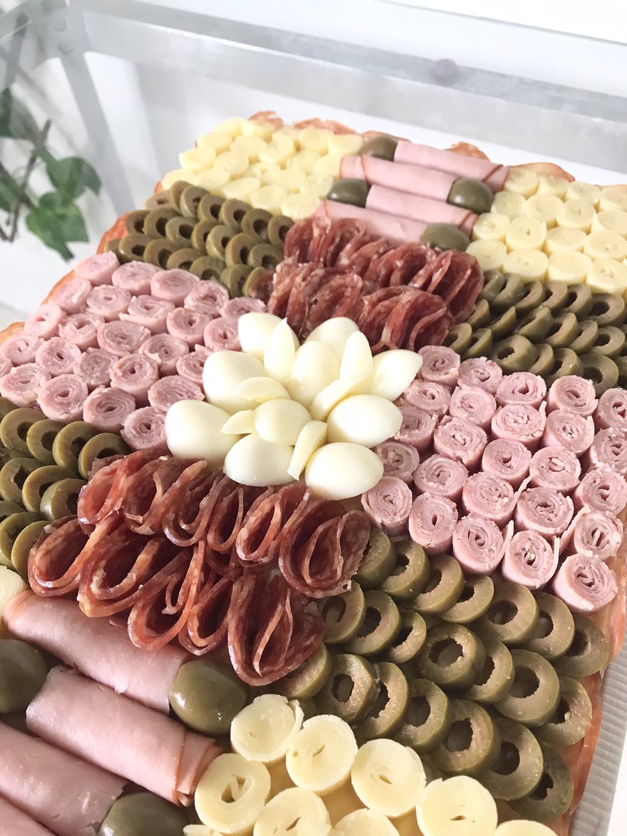 Bom Dia com essa torta maravilhosa 

Sábadooou 🥰🥰