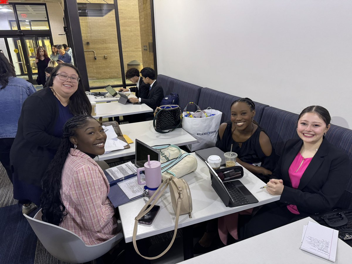 elanfont's tweet photo. The Ladies are ready for their first teen court competition at UTA today!  @CityofManvel Teen Court with Manvel High and Shadow Creek’s finest ❤️. Game time! 🙏🏾🙏🏾🙏🏾 https://t.co/FCcvCBTCnK