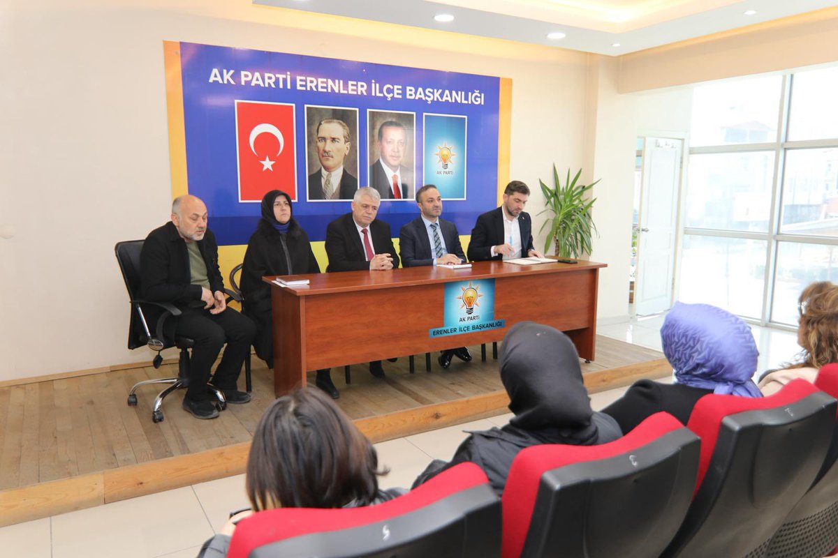 İl Seçim Koordinasyon Merkezi Başkanımız Emre TAN’ın katılımlarıyla haftalık SKM toplantımızı ilçe başkanlığımızda gerçekleştirdik.

Toplantımızın hayırlı olmasını diliyorum.

#ErenlerİçinAşkla
#HazırızKararlıyız
#BirlikteDahaGüçlüSakarya