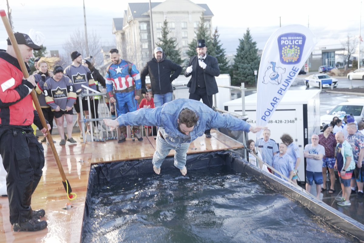 PeelPolice's tweet image. Ready to get #FreezinForAReason?  Happening later this afternoon- 6:00pm, Derry Road
#PRP hosts the 2024 #PolarPlunge! 

For more information, please visit soopolarplunge.crowdchange.ca/54168/add/regi….