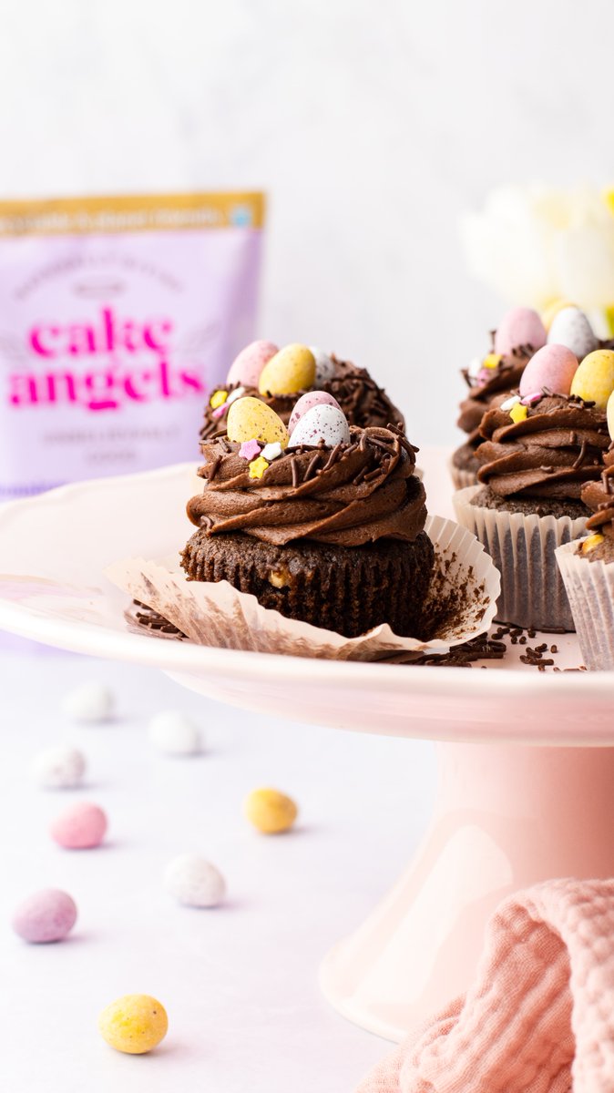 For ease and for an amazing flavour just use our Millionaires Cake Mix to make these delicious cupcakes🧁🍫 

Then fill with salted caramel sauce, top with swirls of silky chocolate buttercream and decorate with Chocolate Eggs and sprinkles for a delicious Easter treat🐣