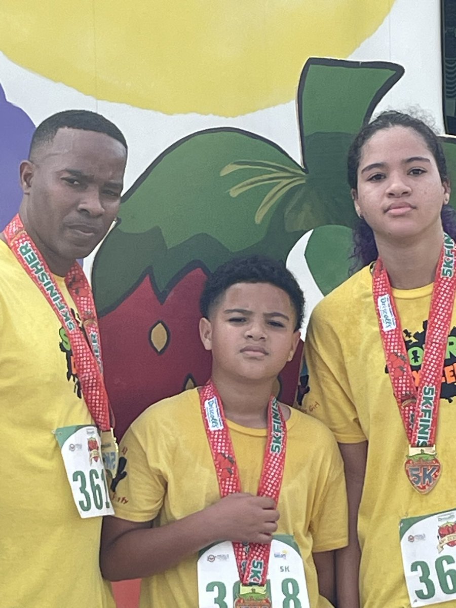 BJolesa's tweet photo. Once a month you catch me with dad and lil bro on a 5K route.
#family #runtampa https://t.co/ziSGDNzPCN