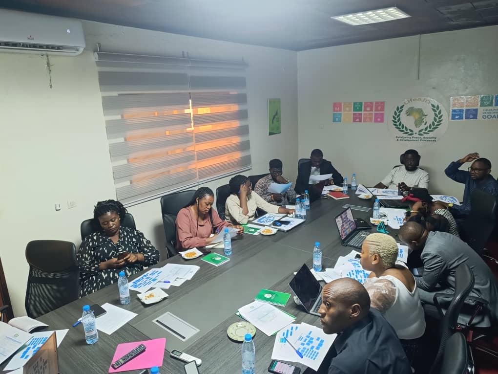 LifeAIDCameroon's tweet image. Working session on 𝗛𝘂𝗺𝗮𝗻 𝗥𝗲𝘀𝗼𝘂𝗿𝗰𝗲𝘀 𝗠𝗮𝗻𝗮𝗴𝗲𝗺𝗲𝗻𝘁 led by Mrs Yapele Reine Sandra.
This exercise will lead to the final profiles to onboard for the #successive implementation of LifeAID 's Plan of Action.
@UNOCA_NEWS @CEEAC_ECCAS @SDGaction