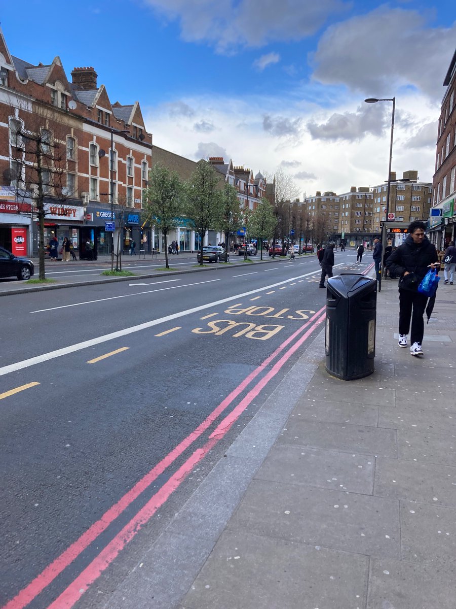 Streatham High Rd just before 2pm on a Saturday. I know snap shots can be misleading, but it’s fair to say this would not have been the scene during the Streatham Wells LTN. Shopping much better now 🙏