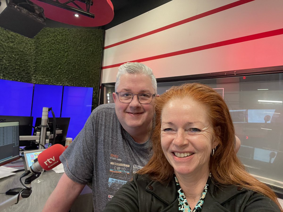 MargrietBenak's tweet photo. #cassata 1249 op @RTVDrenthe met @MartinFullerNL, #karelloohuis en @RenevdWeide van @WakkerEmmen, 50 jaar @NVNOM met @dinaboonstra en 1 jaar @Taboer_nl met @MarryBrink en #martinenieuwlaar. https://t.co/9m7okEUz8m