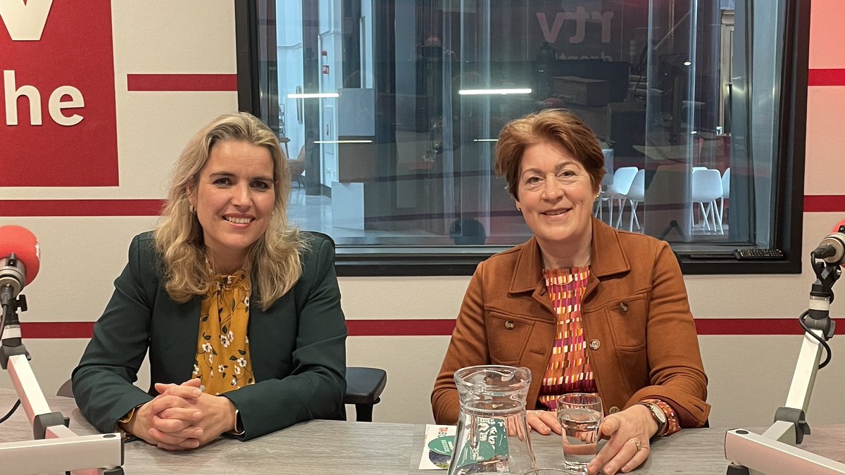 MargrietBenak's tweet photo. #cassata 1249 op @RTVDrenthe met @MartinFullerNL, #karelloohuis en @RenevdWeide van @WakkerEmmen, 50 jaar @NVNOM met @dinaboonstra en 1 jaar @Taboer_nl met @MarryBrink en #martinenieuwlaar. https://t.co/9m7okEUz8m
