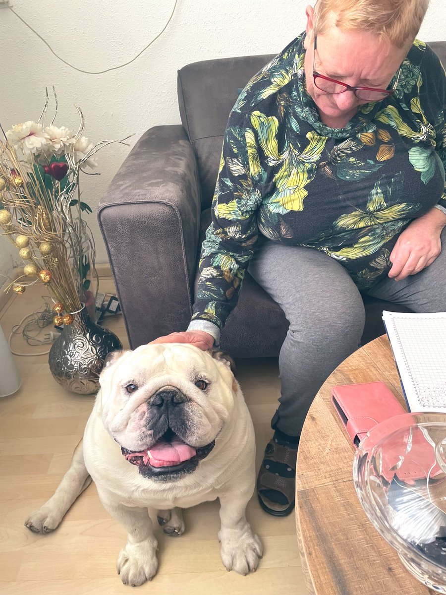 Much love from me and my lovely grandma☺️Have a great weekend friends💚 #weekendmood #weekendvibes #dogsoftwitter #dogsofx