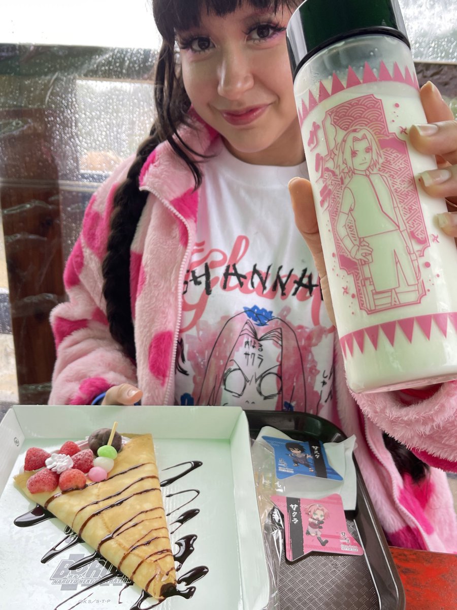 This Sakura food set includes a crepe, sakuras drink and sakuras and Sasuke’s coaster 😭💕🌸💙 boyfriend and girlfriend 😭💕💙
