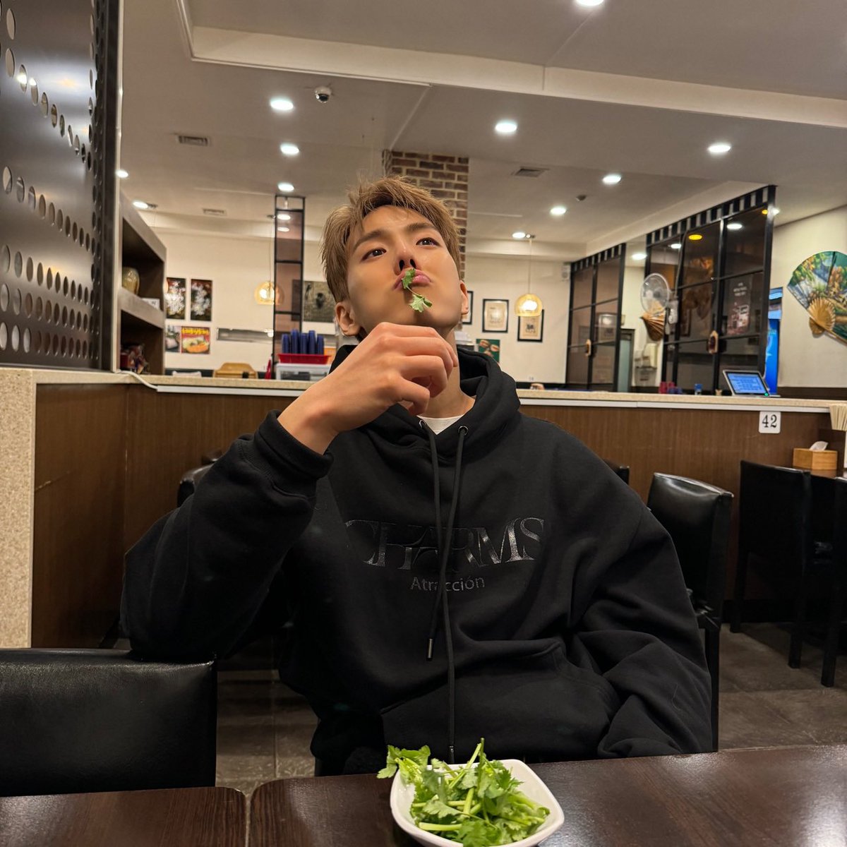 bubble_monstax's tweet image. [240202] Shownu Bubble Chat #셔누

🐻: [Live]