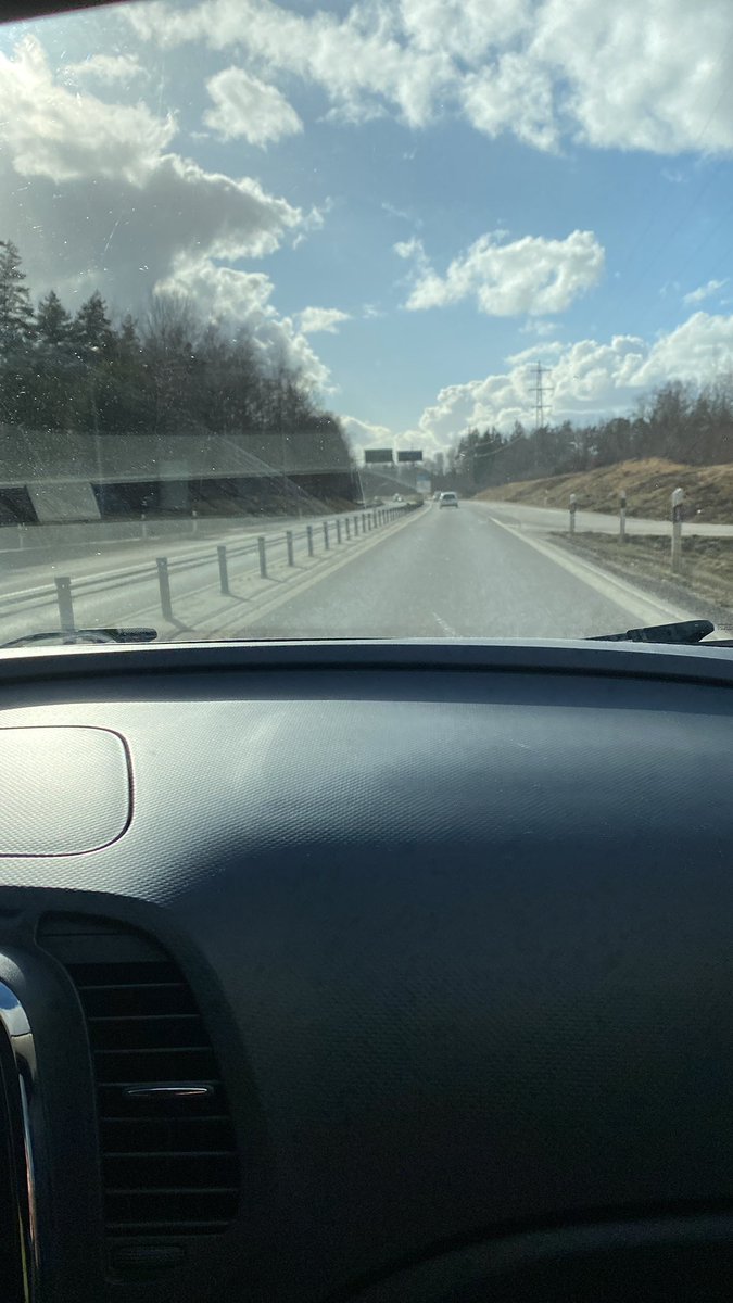 linusjohnssson's tweet photo. Roadtrip! Götet gör er redo för invasion #invasion #storstaden #avenyn https://t.co/SpYsxnDIQI